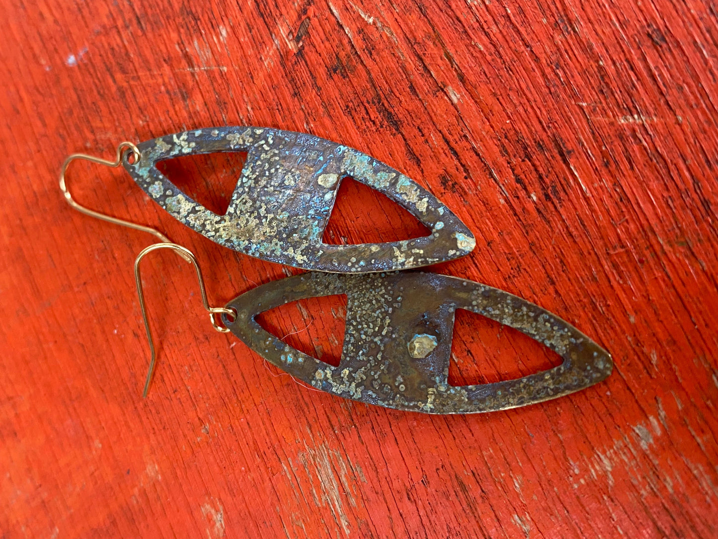 SKATHOW Patinated Brass Earrings