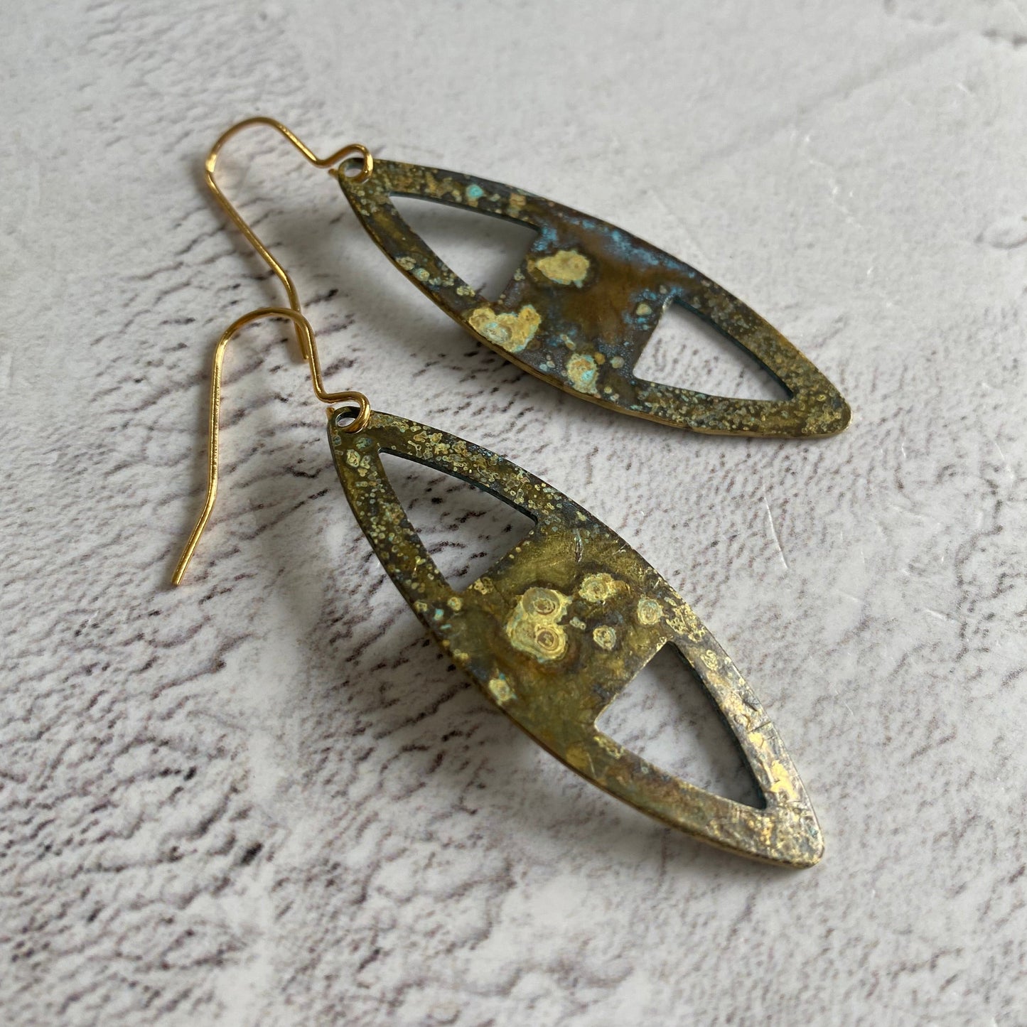 SKATHOW Patinated Brass Earrings