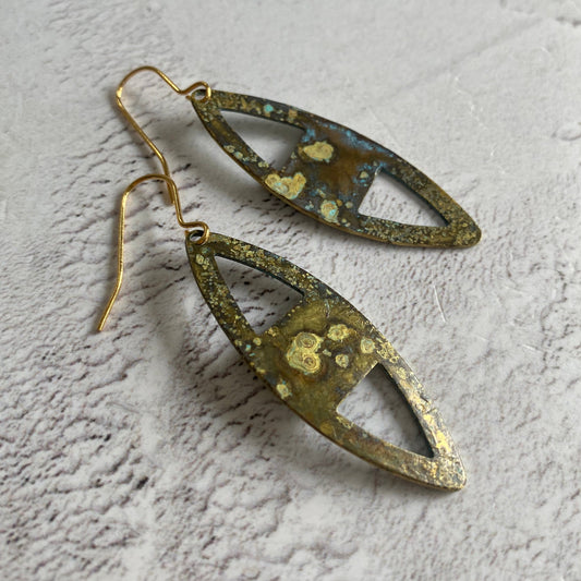 SKATHOW Patinated Brass Earrings
