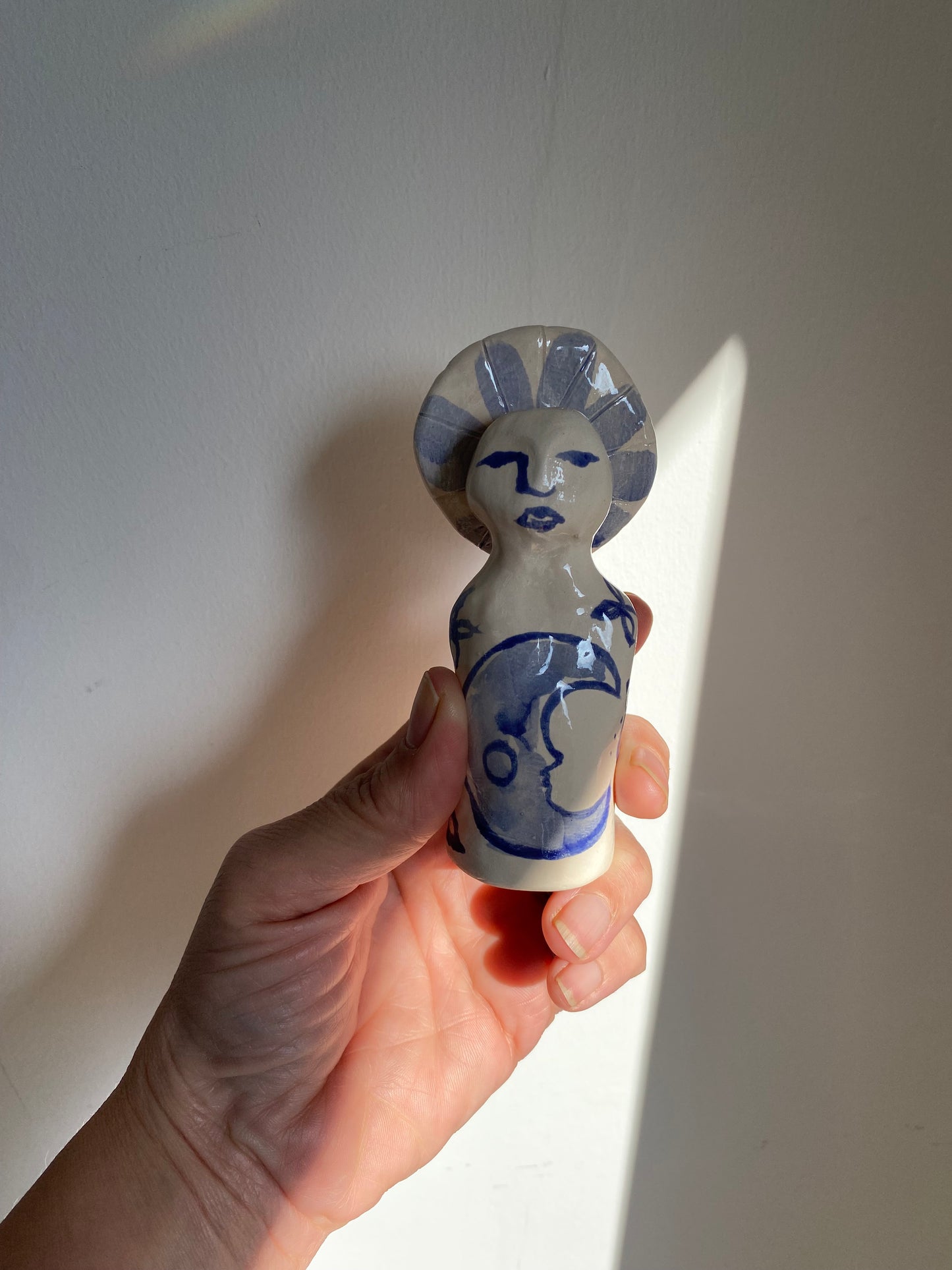 Illustrated Blue and white Altar Woman Shrine Figurine