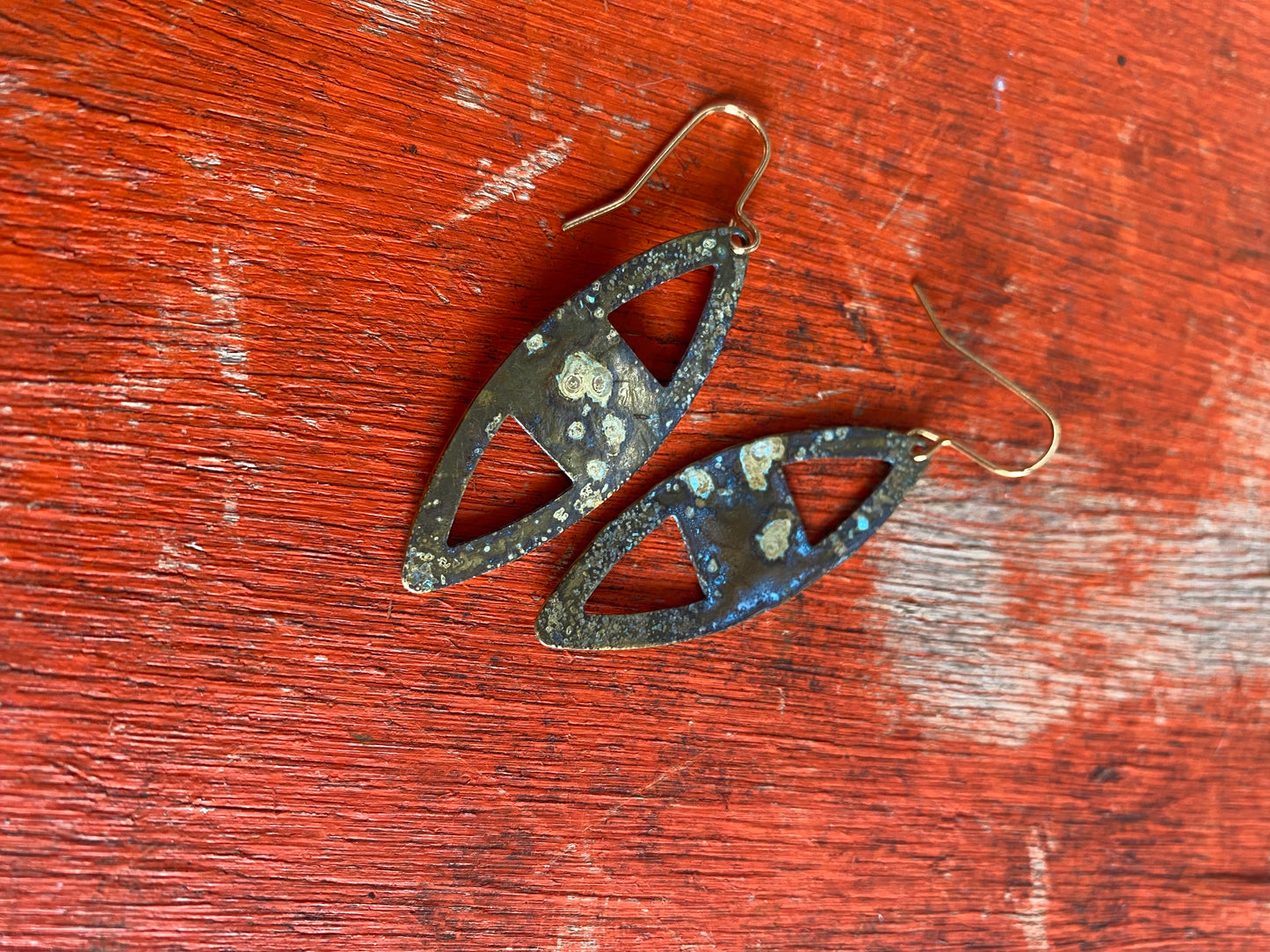 SKATHOW Patinated Brass Earrings