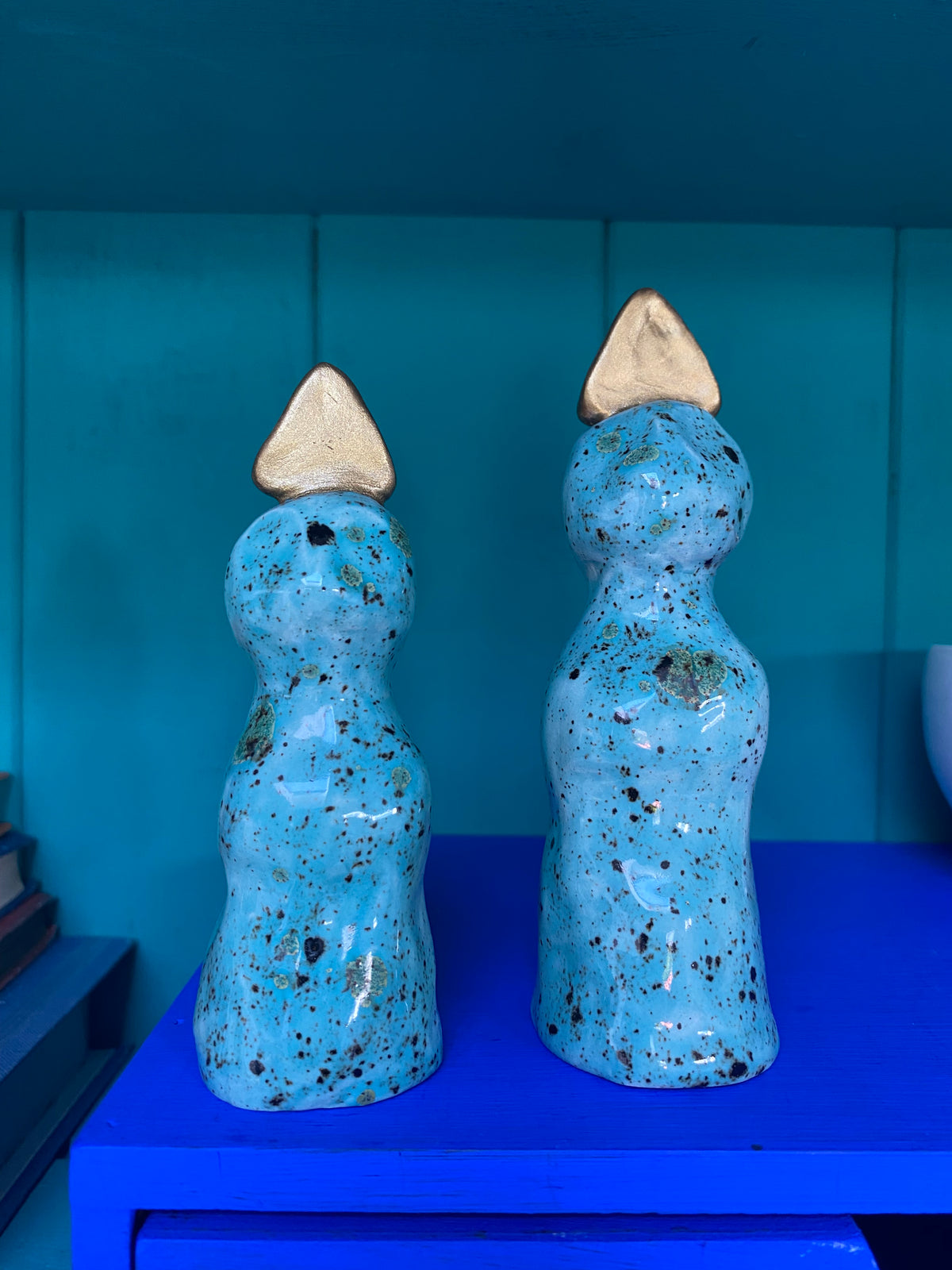 Altar Woman Figurine - Ceramic - Turquoise Speckled - Gold
