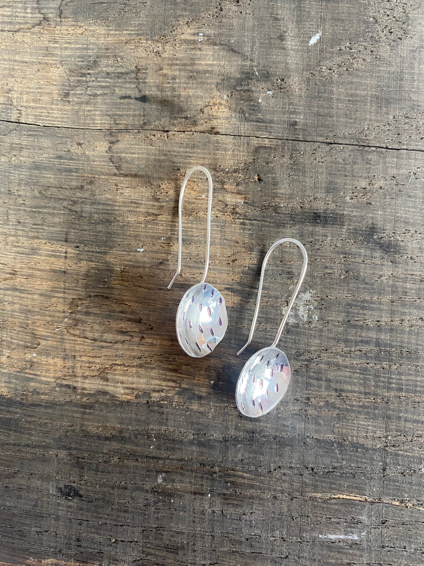 SIDHEL Handmade Recycled Sterling Silver Earrings with Dash design