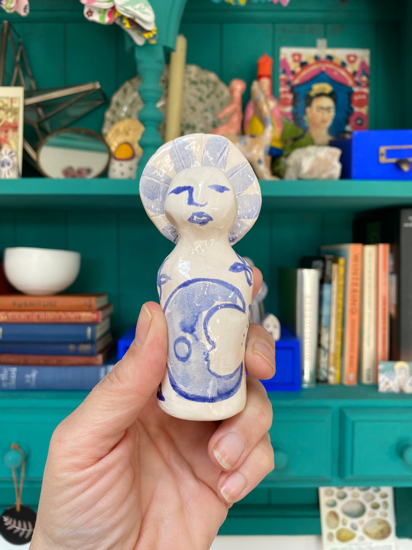 Illustrated Blue and white Altar Woman Shrine Figurine