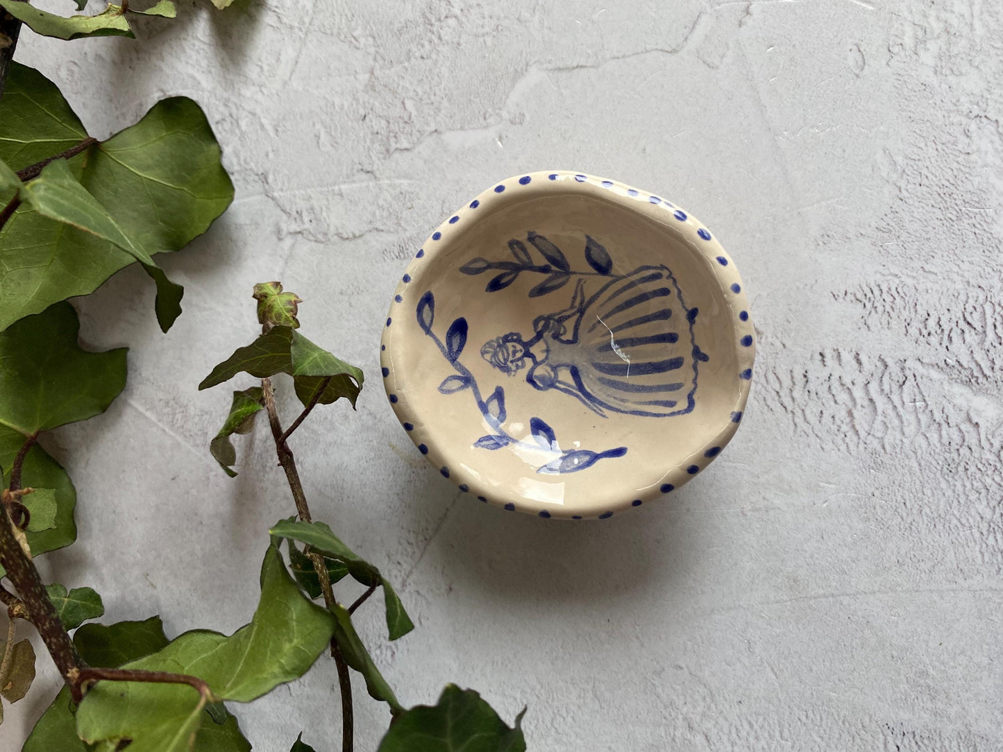 Ceramic Trinket Dish - Decorative Bowl - Ring Dish - Figure - Illustration - Lady - Delft Inspired