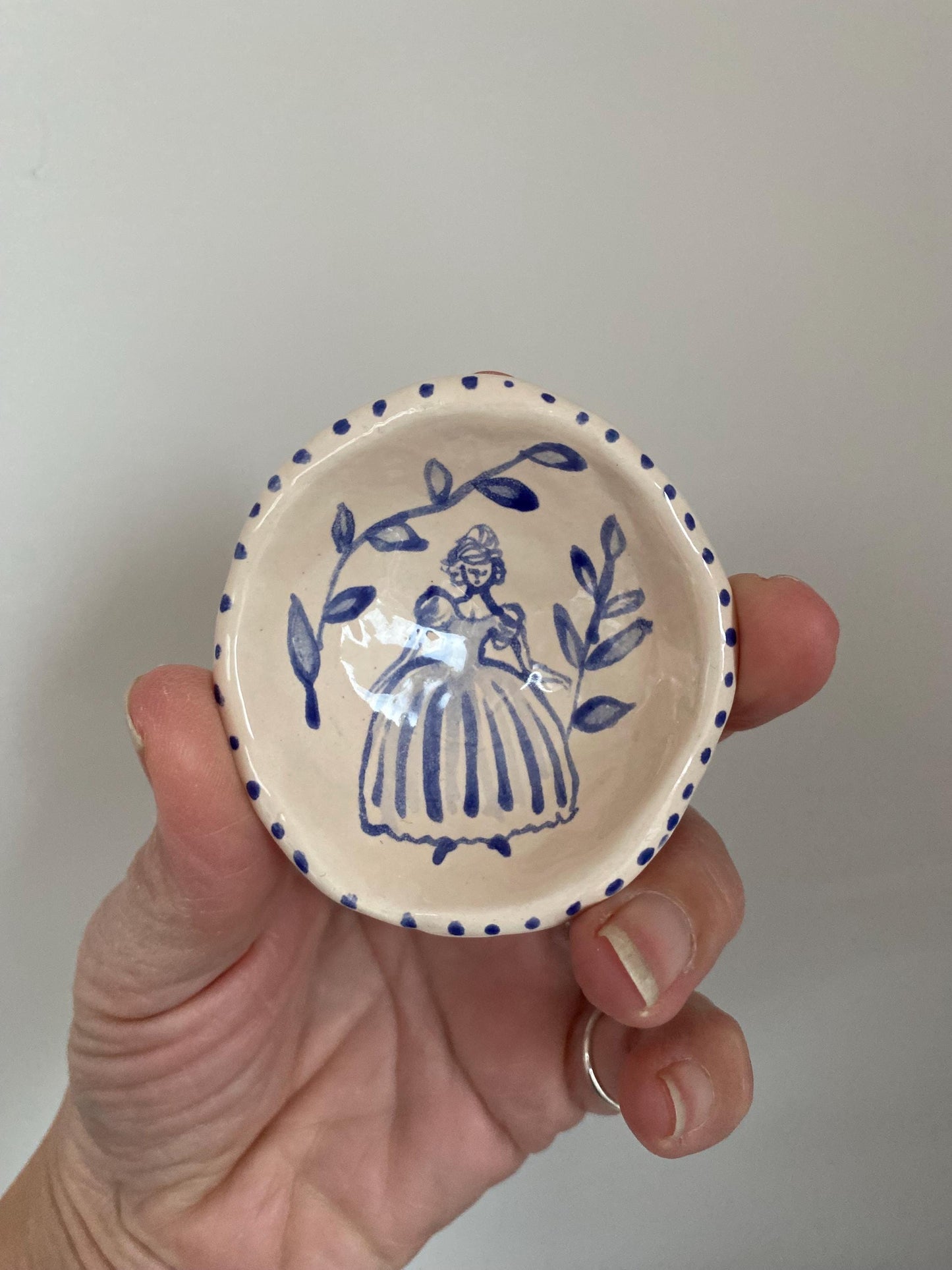Ceramic Trinket Dish - Decorative Bowl - Ring Dish - Figure - Illustration - Lady - Delft Inspired