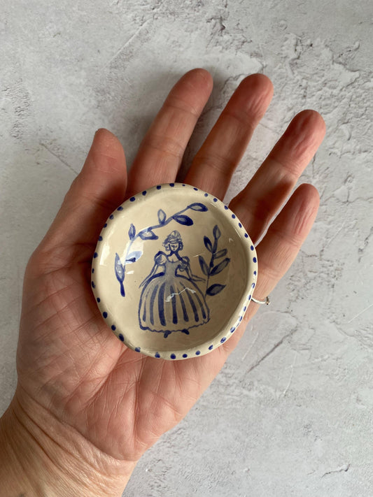Ceramic Trinket Dish - Decorative Bowl - Ring Dish - Figure - Illustration - Lady - Delft Inspired