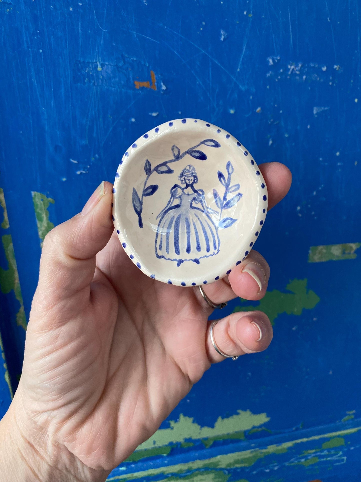 Ceramic Trinket Dish - Decorative Bowl - Ring Dish - Figure - Illustration - Lady - Delft Inspired